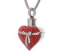 Herz aus roten Zirkonia Steinen und silberner Schleife  aus Edelstahl Gravur AP 140