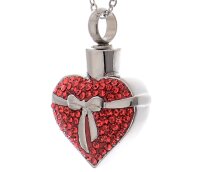 Herz aus roten Zirkonia Steinen und silberner Schleife  aus Edelstahl Gravur AP 140